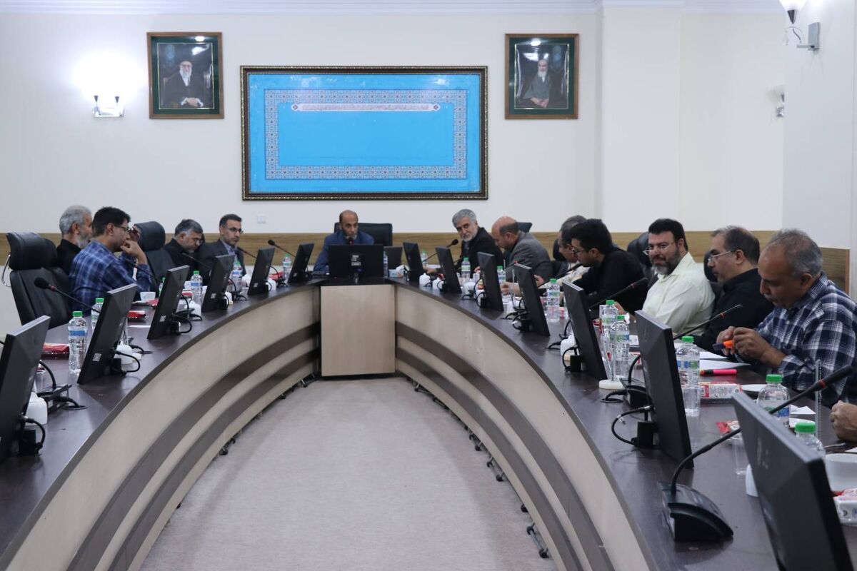 پیوند تاریخ، هنر و فرهنگ در آیینه کاشی‌های زرین‌فام حرم رضوی