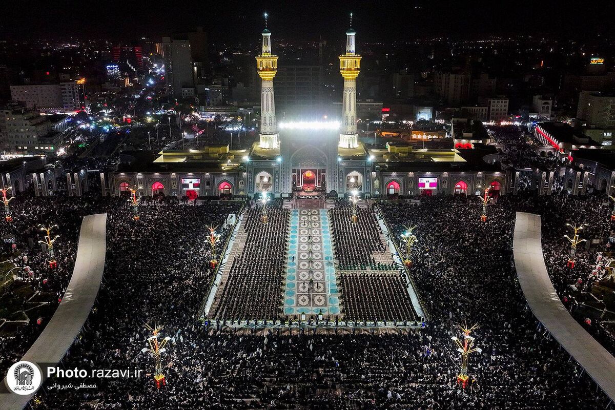 آیین سنتی خطبه‌خوانی شب شهادت امام رضا(ع) در حرم مطهر رضوی برگزار شد