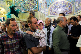 آیین تعویض پرچم گنبد و پوش ضریح مطهر رضوی