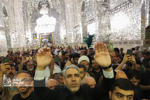آیین تعویض پرچم گنبد و پوش ضریح مطهر رضوی