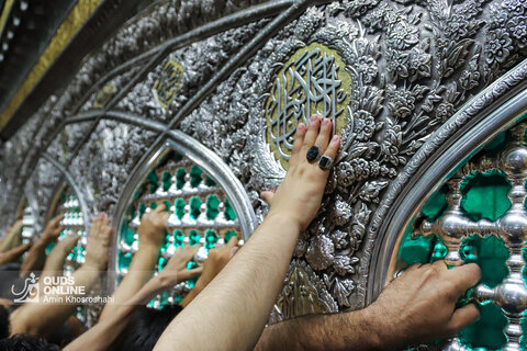 آیین تعویض پرچم گنبد و پوش ضریح مطهر رضوی