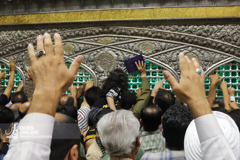 آیین تعویض پرچم گنبد و پوش ضریح مطهر رضوی