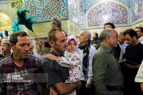 آیین تعویض پرچم گنبد و پوش ضریح مطهر رضوی