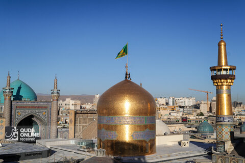 آیین تعویض پرچم گنبد و پوش ضریح مطهر رضوی