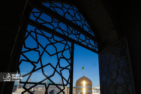 آیین تعویض پرچم گنبد و پوش ضریح مطهر رضوی