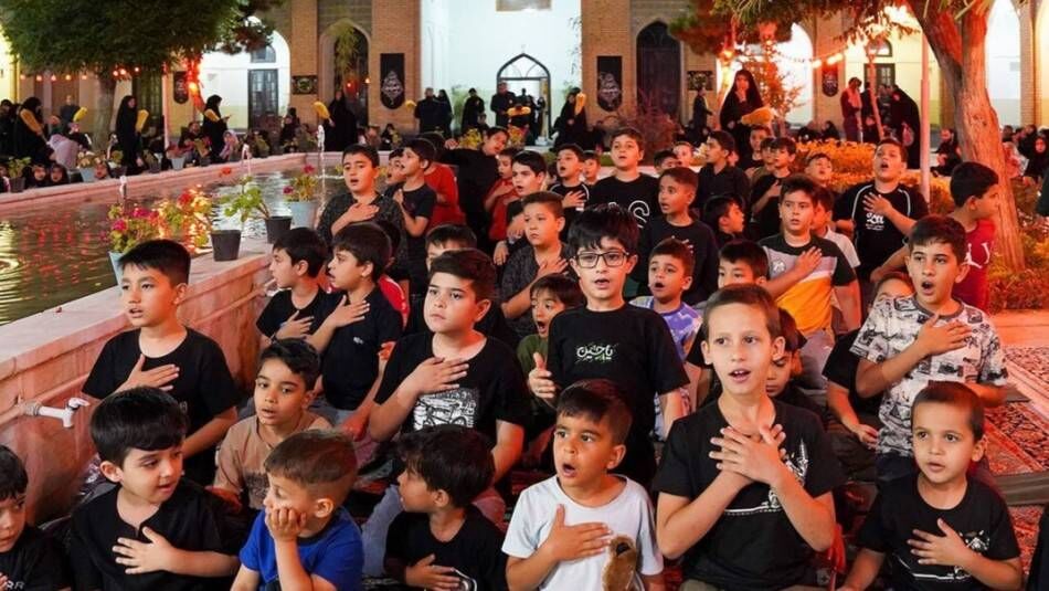 توزیع ۵ هزار محصول فرهنگی میان کودکان زائر در «حسینیه کودک» توزیع ۵ هزار محصول فرهنگی میان کودکان زائر در «حسینیه کودک»