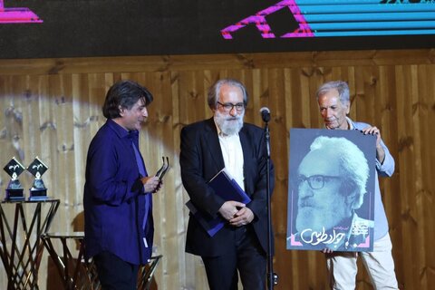 حسن پورشیرازی: این تقدیر را به روح بزرگ داریوش مهرجویی تقدیم می‌کنم/ «علت مرگ نامعلوم»؛ بهترین فیلم از نگاه منتقدان