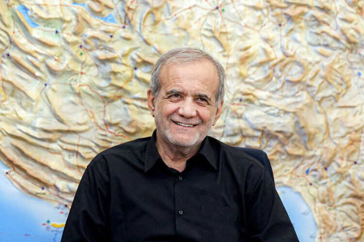 مسئله امروز مردم قیمت ارز و تحریم و سایه جنگ است نه صرفه جویی و انتقال پایتخت