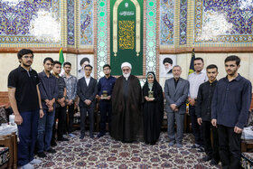دیدار جمعی از دانش‌آموزان نخبه خراسان رضوی با تولیت آستان قدس رضوی