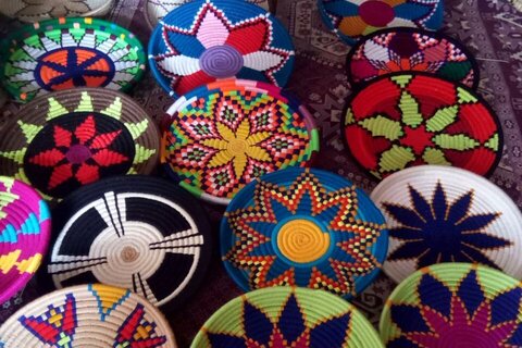 روایت تاریخ با دستان زنان آبدانانی؛ حصیربافی هنوز زنده است