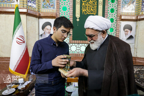 دیدار جمعی از دانش‌آموزان نخبه خراسان رضوی با تولیت آستان قدس رضوی