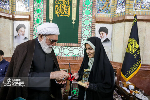 دیدار جمعی از دانش‌آموزان نخبه خراسان رضوی با تولیت آستان قدس رضوی