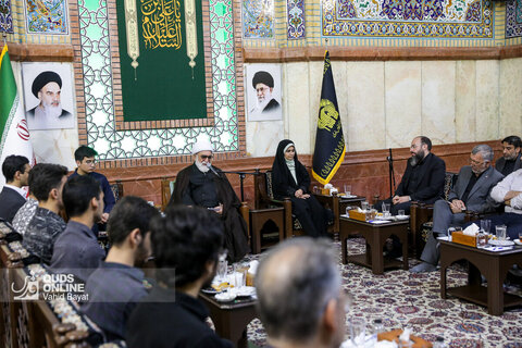 دیدار جمعی از دانش‌آموزان نخبه خراسان رضوی با تولیت آستان قدس رضوی