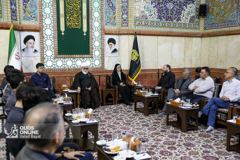 دیدار جمعی از دانش‌آموزان نخبه خراسان رضوی با تولیت آستان قدس رضوی