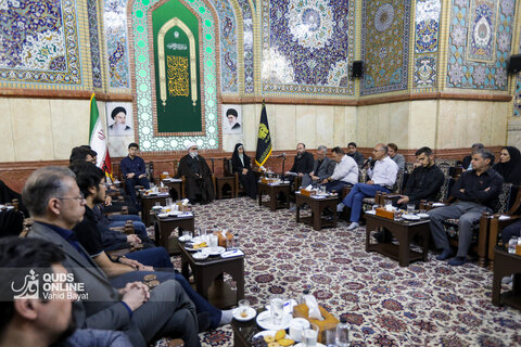دیدار جمعی از دانش‌آموزان نخبه خراسان رضوی با تولیت آستان قدس رضوی