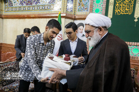 دیدار جمعی از دانش‌آموزان نخبه خراسان رضوی با تولیت آستان قدس رضوی