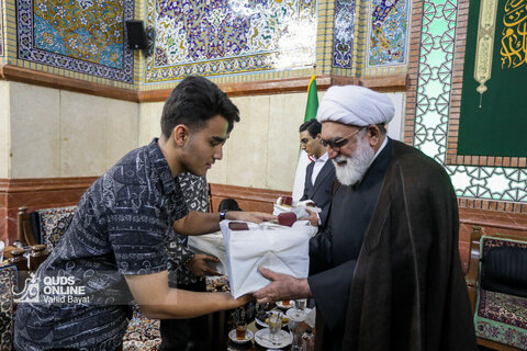 دیدار جمعی از دانش‌آموزان نخبه خراسان رضوی با تولیت آستان قدس رضوی