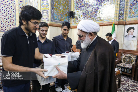 دیدار جمعی از دانش‌آموزان نخبه خراسان رضوی با تولیت آستان قدس رضوی