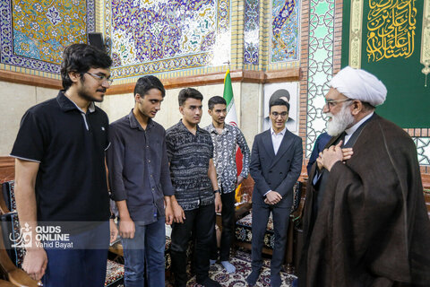 دیدار جمعی از دانش‌آموزان نخبه خراسان رضوی با تولیت آستان قدس رضوی