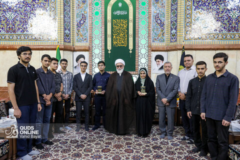دیدار جمعی از دانش‌آموزان نخبه خراسان رضوی با تولیت آستان قدس رضوی