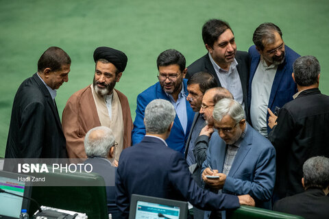 تصاویری از صحن علنی مجلس با حضور وزیر نیرو