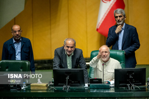 تصاویری از صحن علنی مجلس با حضور وزیر نیرو