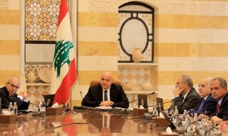 در اعتراض به خلع سلاح مقاومت؛ وزیران وابسته به حزب الله و جنبش امل جلسه هیات دولت لبنان را ترک کردند