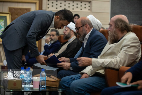 رونمایی از ۶۳ سکه تاریخی منقوش به نام پیامبر(ص)