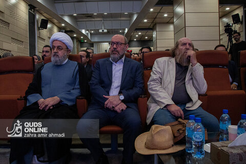 رونمایی از ۶۳ سکه تاریخی منقوش به نام پیامبر(ص)