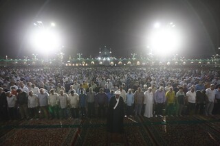 اقامه نماز جماعت آیات در حرم مطهر رضوی