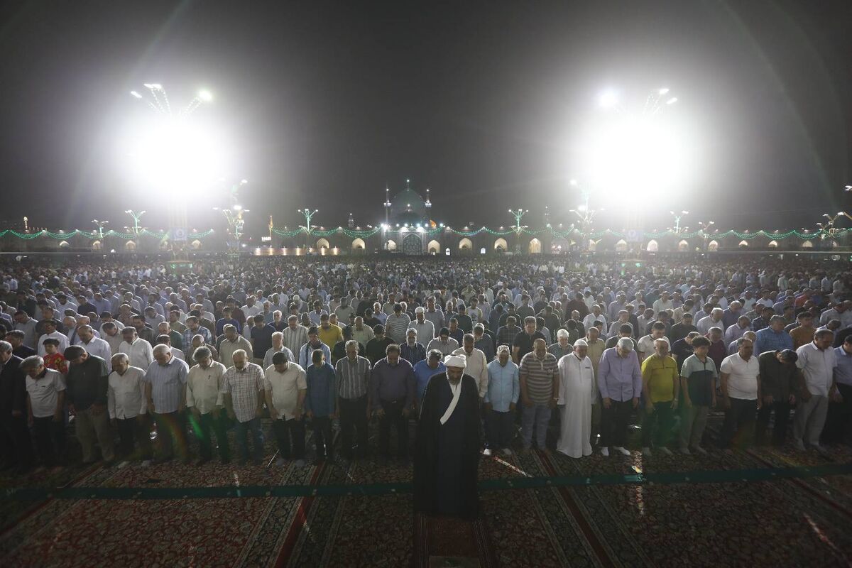اقامه نماز جماعت آیات در حرم مطهر رضوی