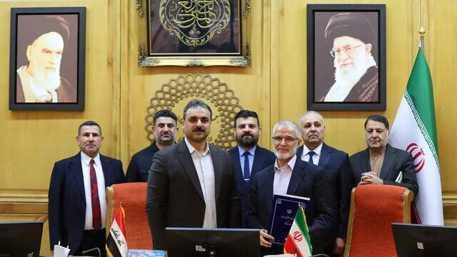 تأکید ایران و عراق بر تقویت روابط اقتصادی و مرزی / امضای سند ۲۱ بندی همکاری