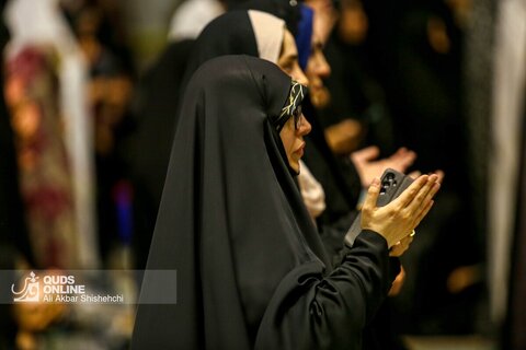 حال و هوای حرم مطهر رضوی در شب میلاد رسول اکرم (ص)