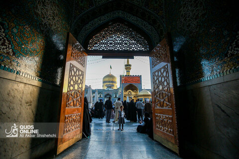 حال و هوای حرم مطهر رضوی در شب میلاد رسول اکرم (ص)