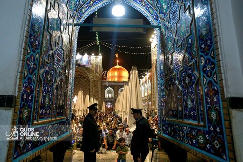 حال و هوای حرم مطهر رضوی در شب میلاد رسول اکرم (ص)