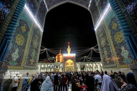 حال و هوای حرم مطهر رضوی در شب میلاد رسول اکرم (ص)