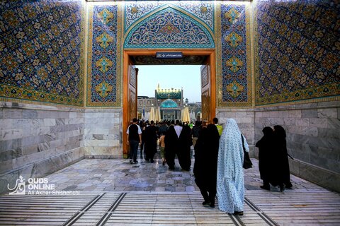 حال و هوای حرم مطهر رضوی در شب میلاد رسول اکرم (ص)
