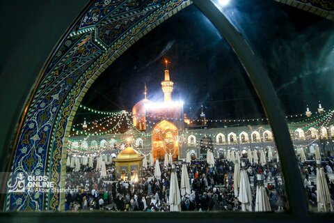 حال و هوای حرم مطهر رضوی در شب میلاد رسول اکرم (ص)