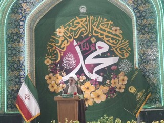 شادمانی زائران عرب زبان حرم رضوی در شب میلاد ختم‌المرسلین(ص)