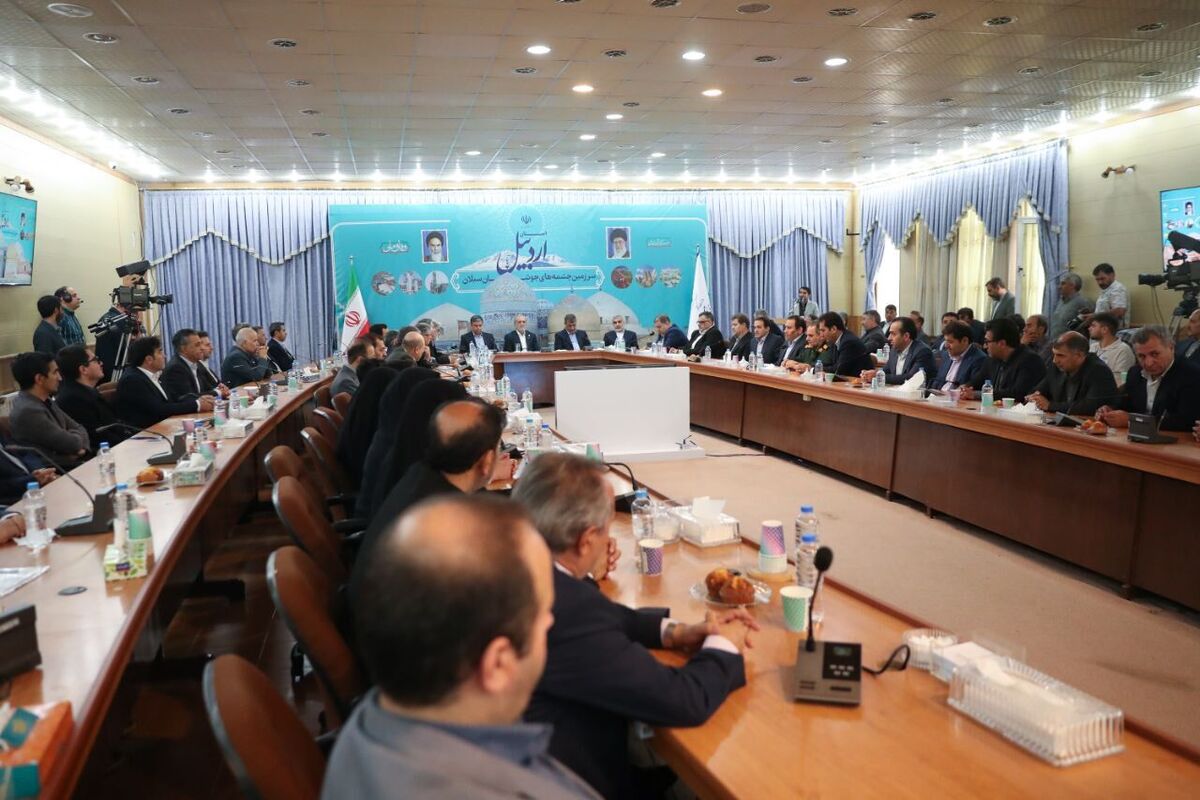 پزشکیان: مدرسه و دانشگاه آینده کشور را می‌سازد/ به جای تخریب نقد سازنده کنیم