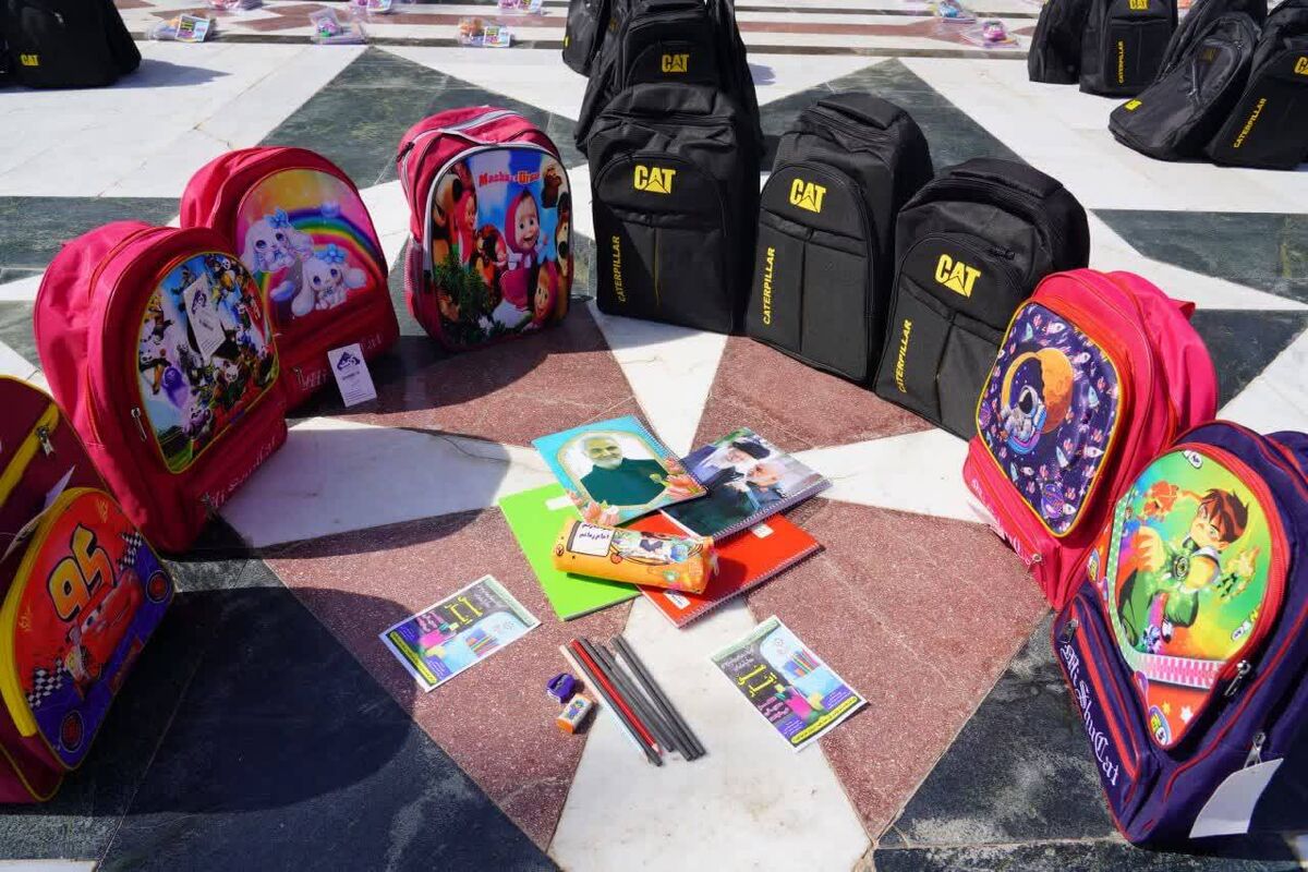 آغاز توزیع ۸۱۰ بسته لوازم‌التحریر به نیازمندان طبس در میقات الرضا(ع)