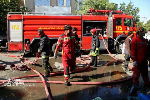 حریق گسترده کارگاه مبل‌سازی در بزرگراه بابانظر مشهد