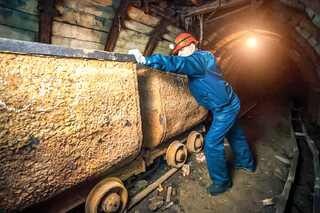 خواب معادن راکد و خاموش سنگین‌تر شد