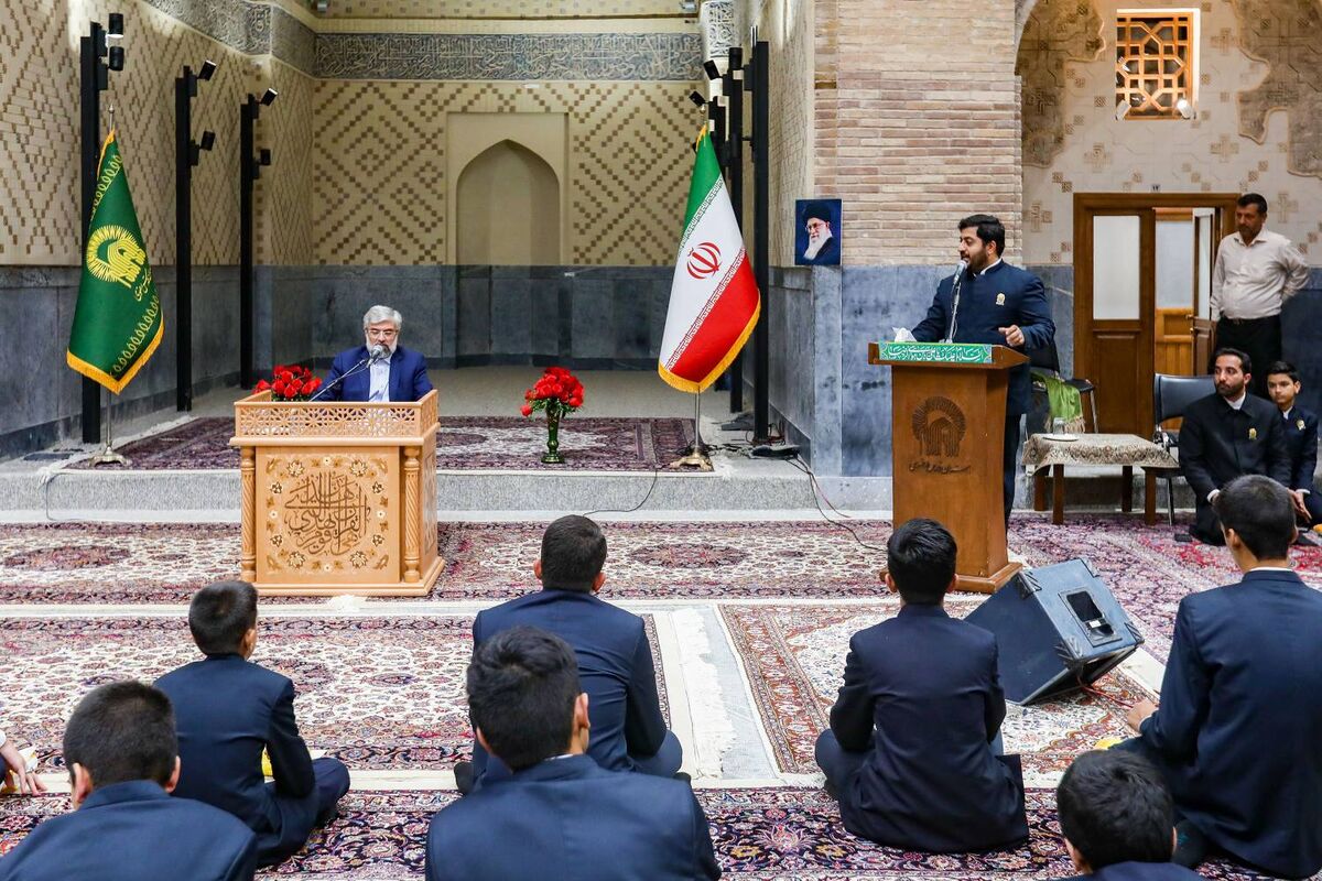 دیدار صمیمی مدیر عالی حرم مطهر رضوی با خادمیاران مکبر نوجوان