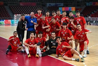 ایران ۶۵ - مالدیو ۴/ پسران هندبال مالدیو را گلباران کردند