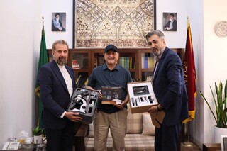 اهدای تجهیزات آزمایشگاهی به کتابخانه و موزه ملی ملک توسط فعال فرهنگی کویتی