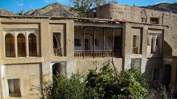 آغاز مرمت خانه تاریخی عبدالله‌بیک مسینایی در درمیان