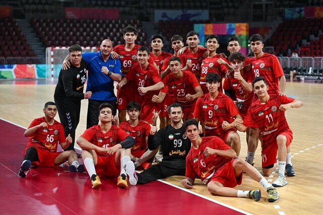 ایران ۶۵ - مالدیو ۴/ پسران هندبال مالدیو را گلباران کردند