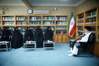 آیت‌الله علم‌الهدی: برنامه‌های آموزشی حوزه‌های علمیه خواهران و برادران یکسان شود