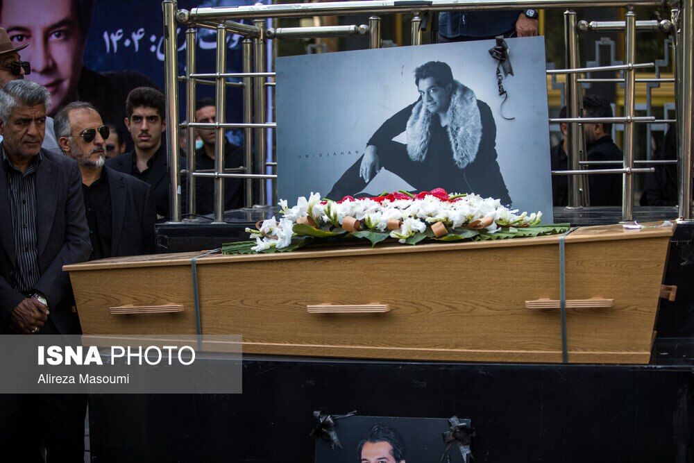 پیکر امید جهان غریبانه تشییع شد/ جای خالی اهالی موسیقی